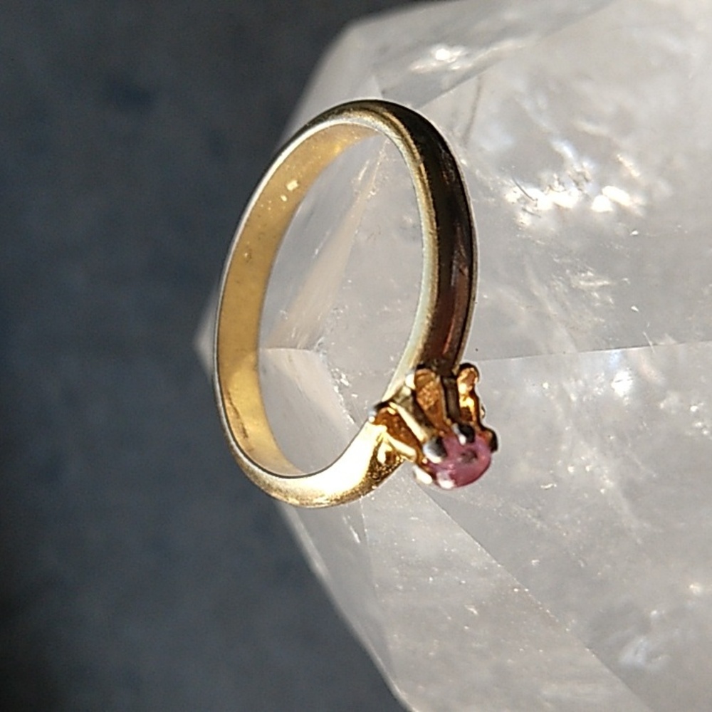 Vintage Gold and Pink Stone Ring - Picture 2 of 4